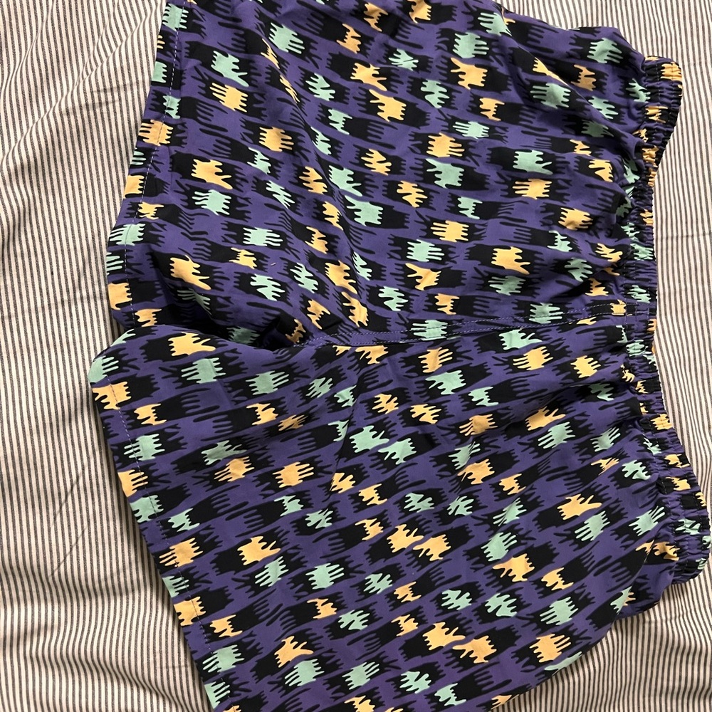 Colorful Patterned Shorts - Picture 3 of 4